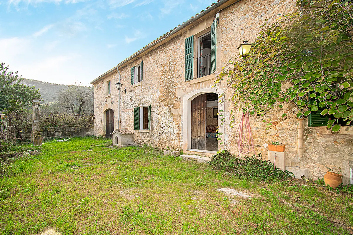 POSESION-POLLENSA-FINCA-POOL-BLICK