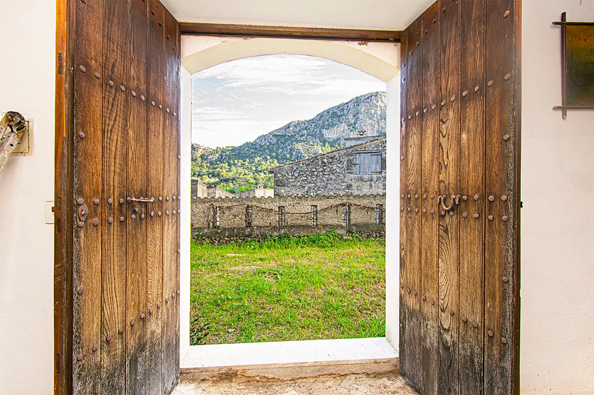 POSESION-POLLENSA-FINCA-POOL-BLICK