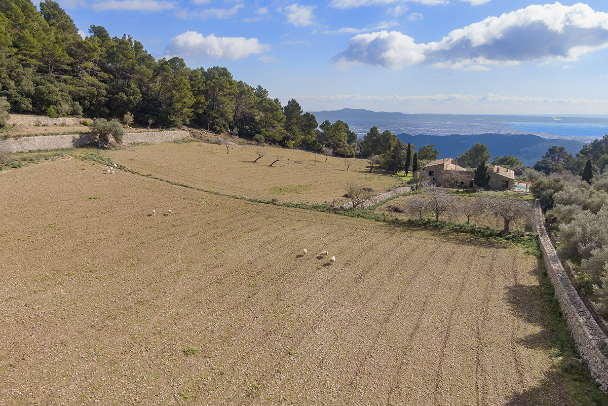 Histórica-finca-con-licencia-vacacional-y-vistas-panoramicas-Esporlas-Mallorca