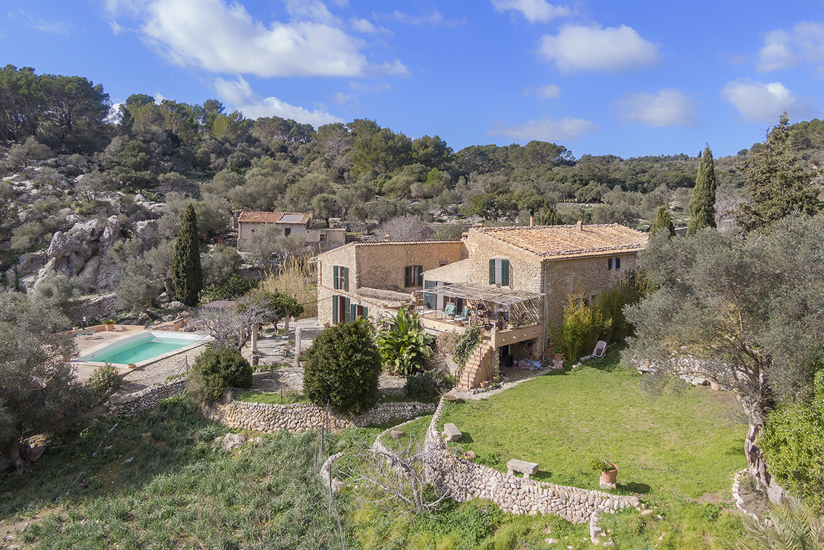 Histórica-finca-con-licencia-vacacional-y-vistas-panoramicas-Esporlas-Mallorca