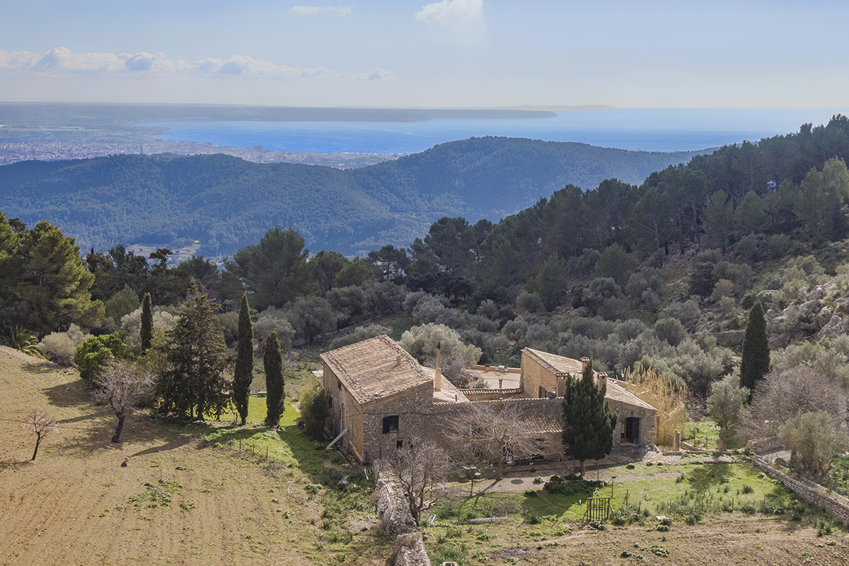 Histórica-finca-con-licencia-vacacional-y-vistas-panoramicas-Esporlas-Mallorca