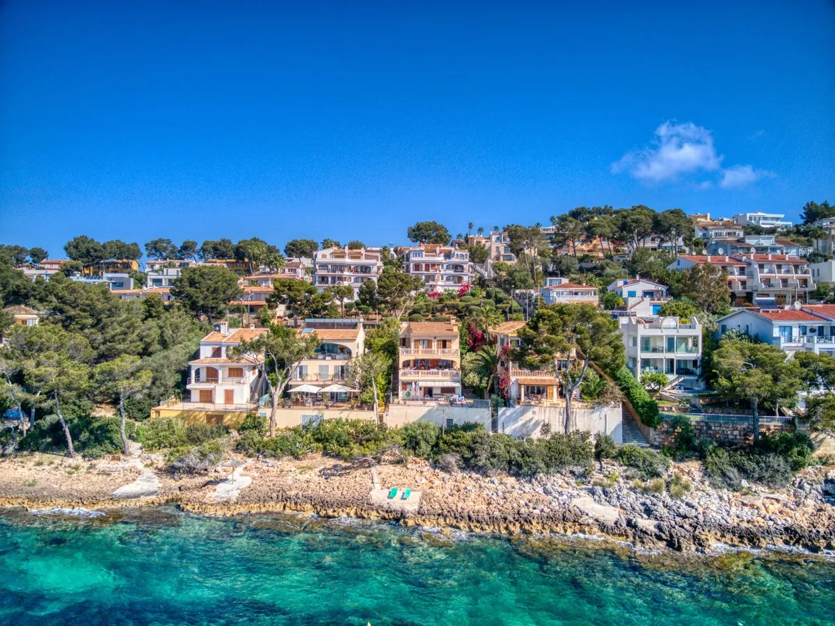 Luxury-sea-front-Villa-in-Alcanada-Alcudia-Mallorca