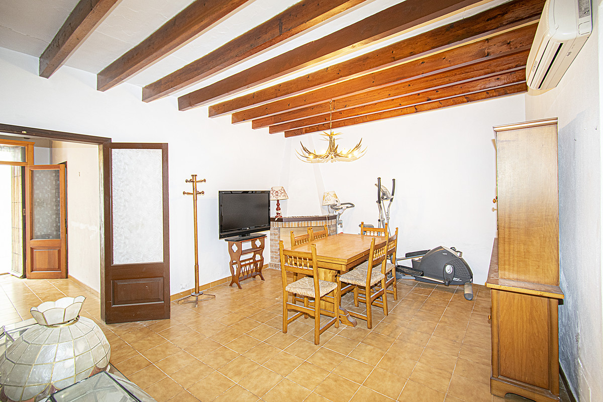 Stadthaus-mit-Terrasse-in-Pollensa