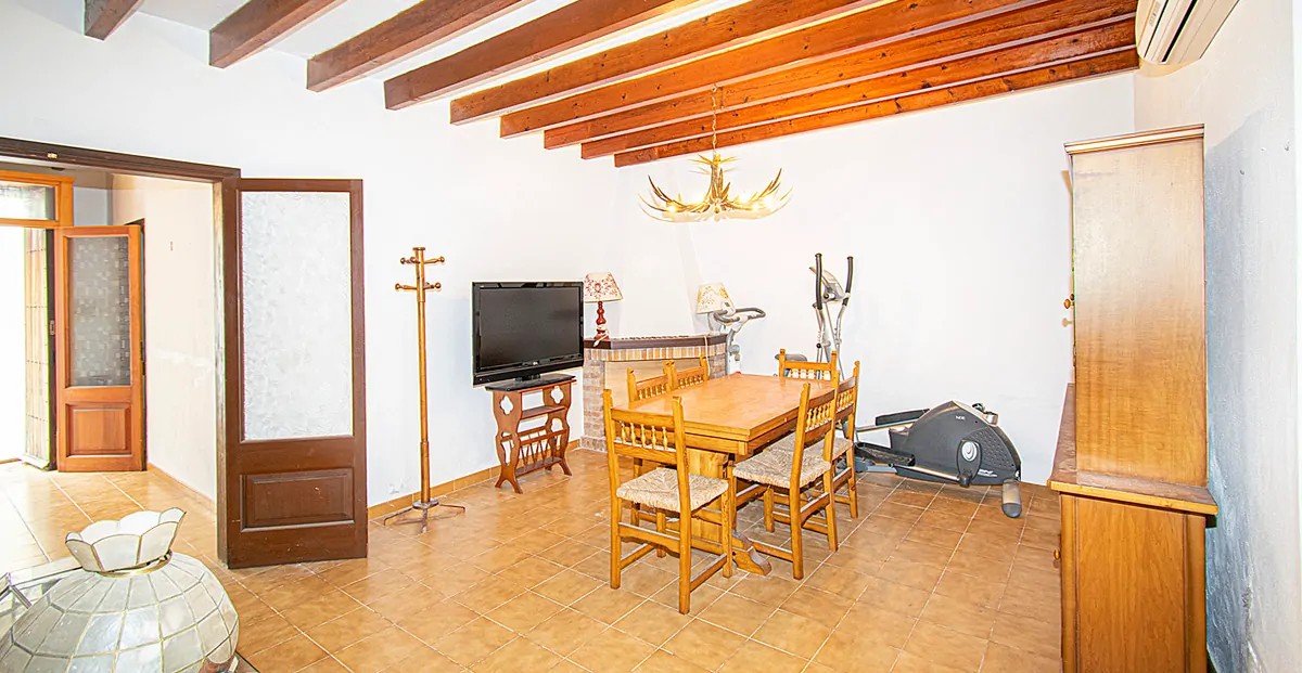 Stadthaus-mit-Terrasse-in-Pollensa