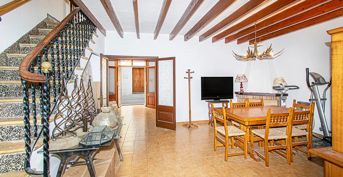 Stadthaus-mit-Terrasse-in-Pollensa