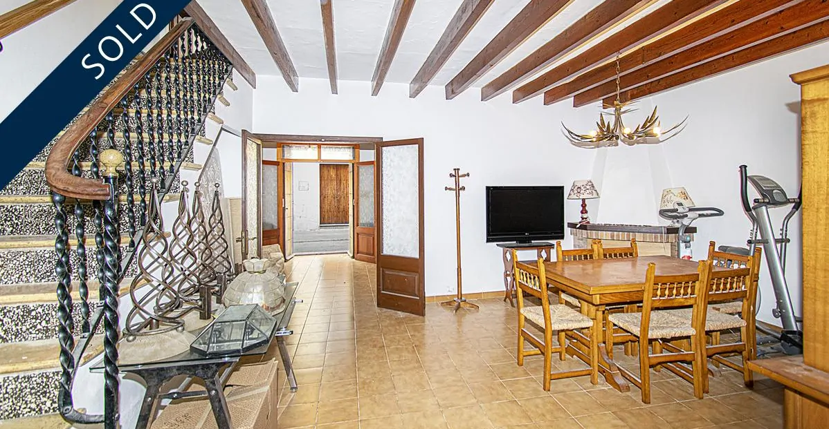 Stadthaus-mit-Terrasse-in-Pollensa