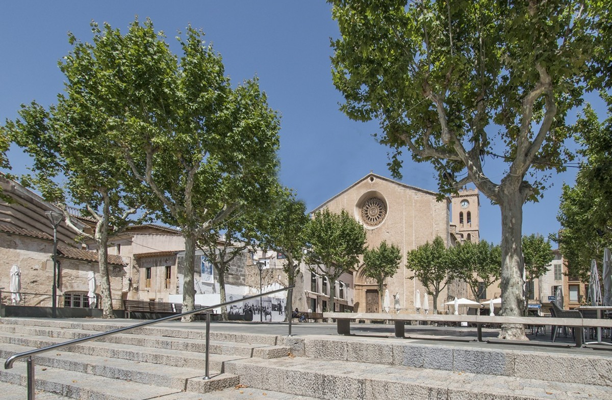 Stadthaus-mit-Terrasse-in-Pollensa