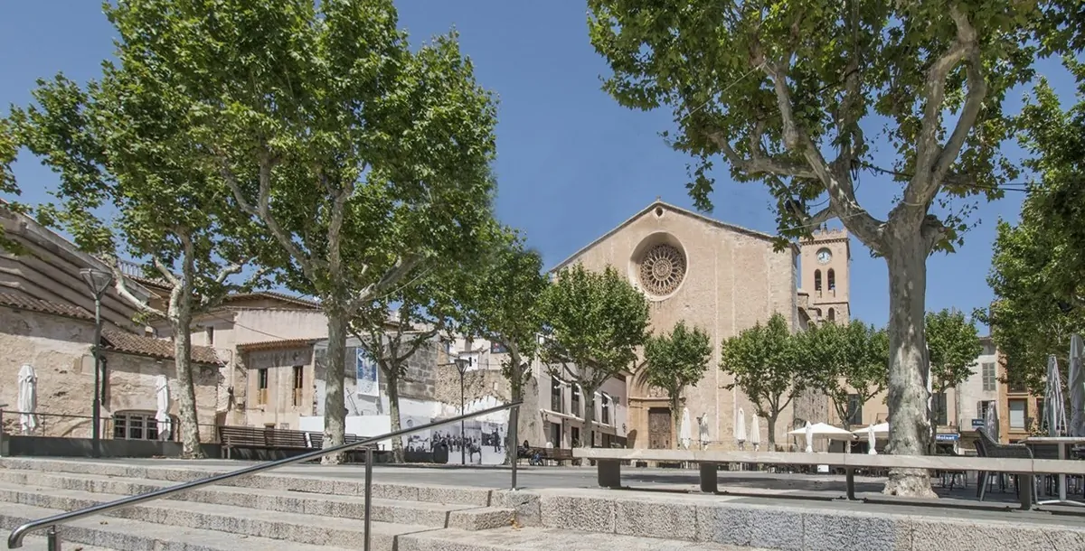 Stadthaus-mit-Terrasse-in-Pollensa