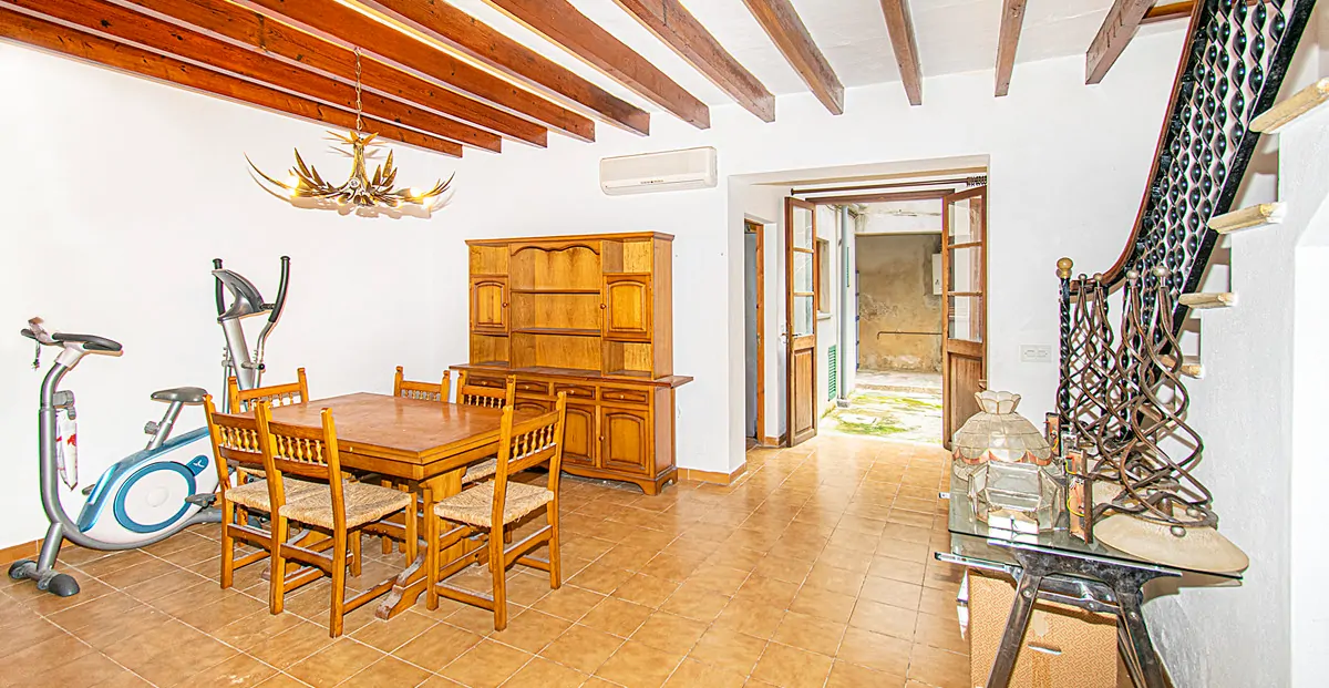 Stadthaus-mit-Terrasse-in-Pollensa