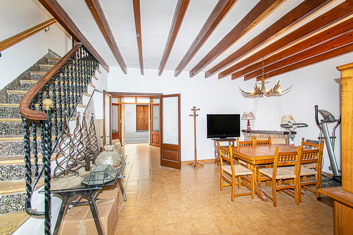 Townhouse-with-patio-in-Pollensa