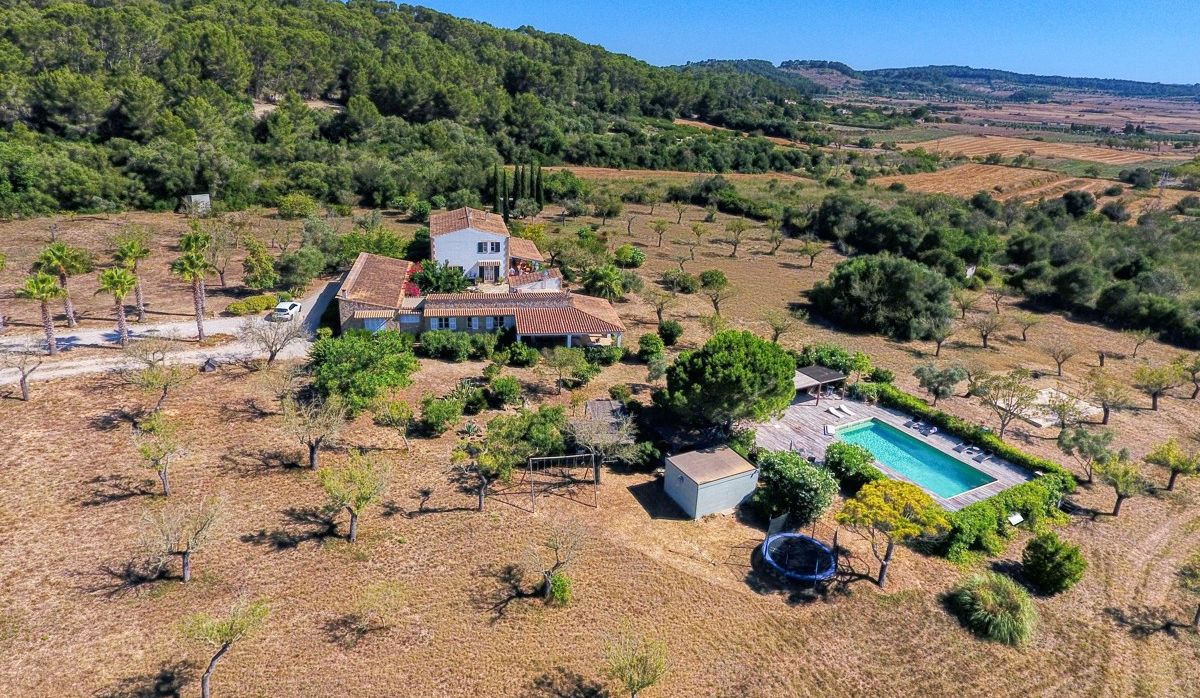 Prächtige-Finca-mit-Pool-und-großem-Grundstück-in-San-Joan-Mallorca