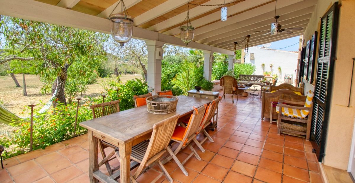 Prächtige-Finca-mit-Pool-und-großem-Grundstück-in-San-Joan-Mallorca