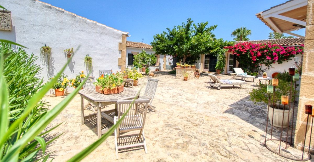 Prächtige-Finca-mit-Pool-und-großem-Grundstück-in-San-Joan-Mallorca