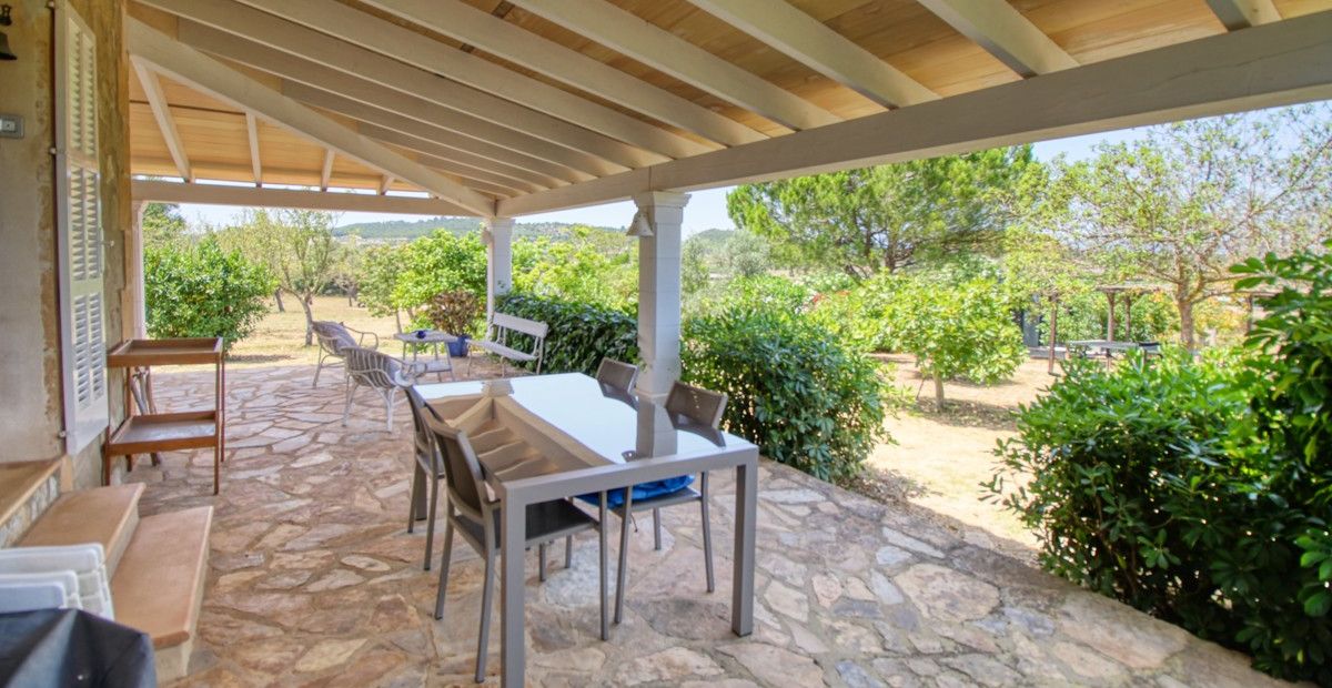 Prächtige-Finca-mit-Pool-und-großem-Grundstück-in-San-Joan-Mallorca