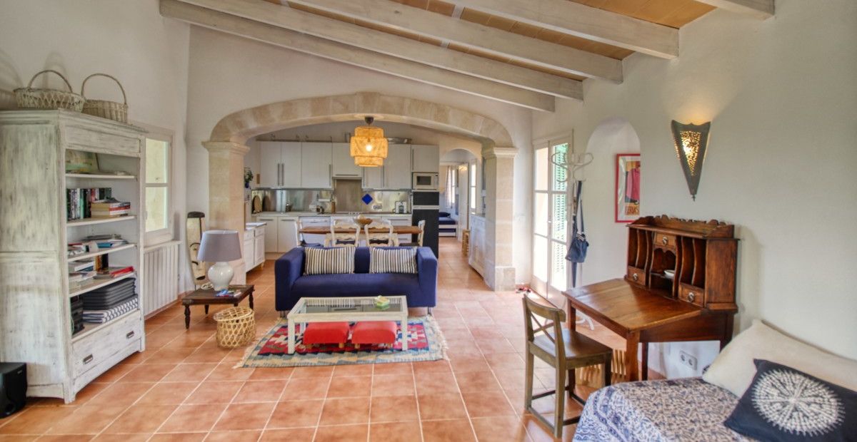 Prächtige-Finca-mit-Pool-und-großem-Grundstück-in-San-Joan-Mallorca