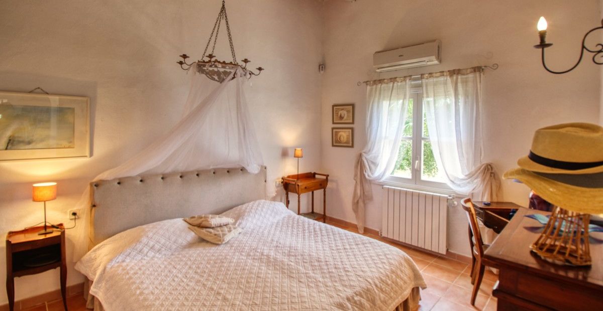 Prächtige-Finca-mit-Pool-und-großem-Grundstück-in-San-Joan-Mallorca
