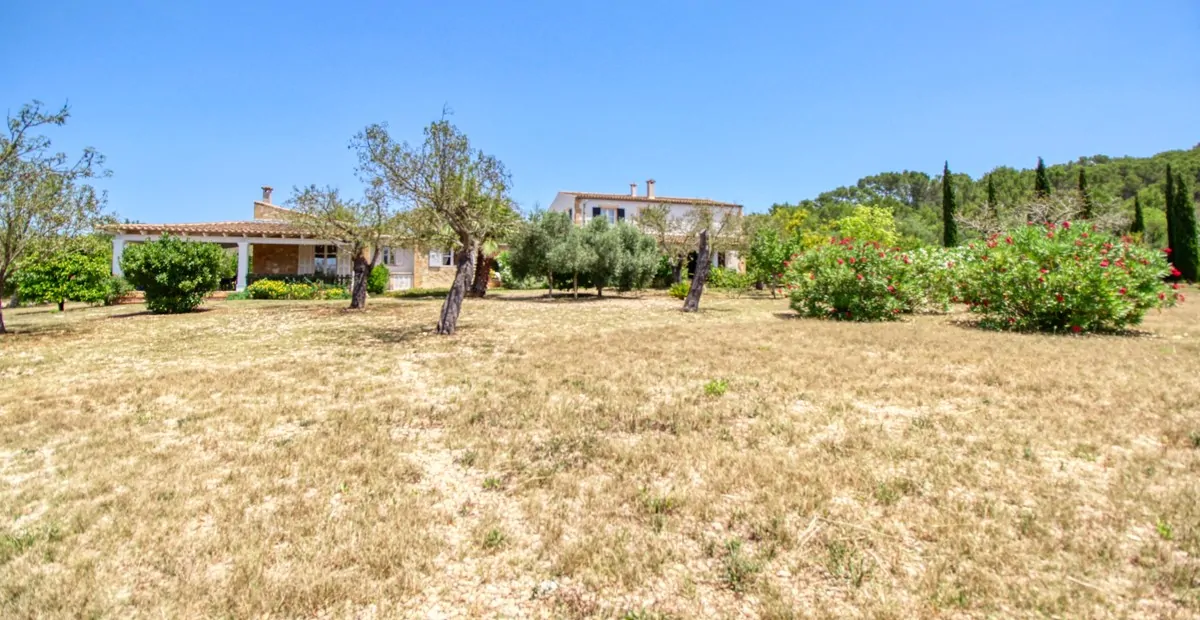Prächtige-Finca-mit-Pool-und-großem-Grundstück-in-San-Joan-Mallorca