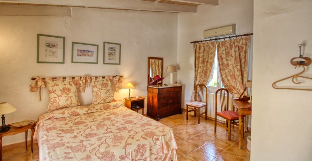 Prächtige-Finca-mit-Pool-und-großem-Grundstück-in-San-Joan-Mallorca