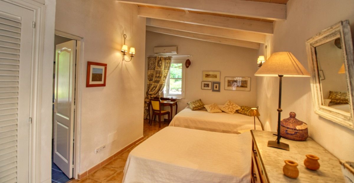 Prächtige-Finca-mit-Pool-und-großem-Grundstück-in-San-Joan-Mallorca