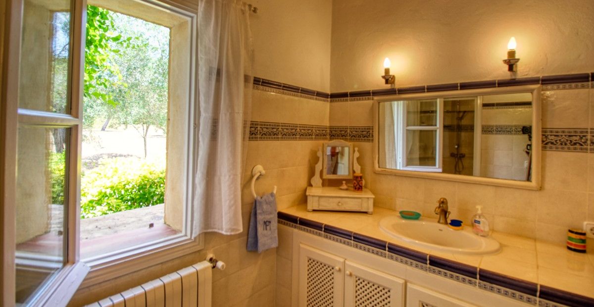 Prächtige-Finca-mit-Pool-und-großem-Grundstück-in-San-Joan-Mallorca