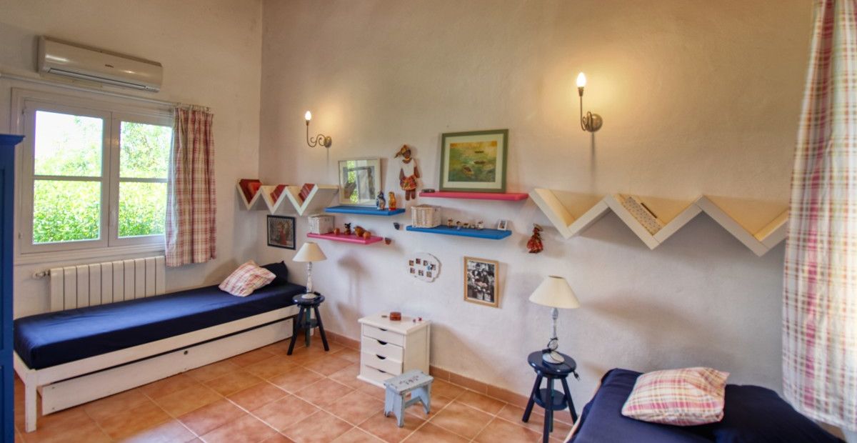Prächtige-Finca-mit-Pool-und-großem-Grundstück-in-San-Joan-Mallorca