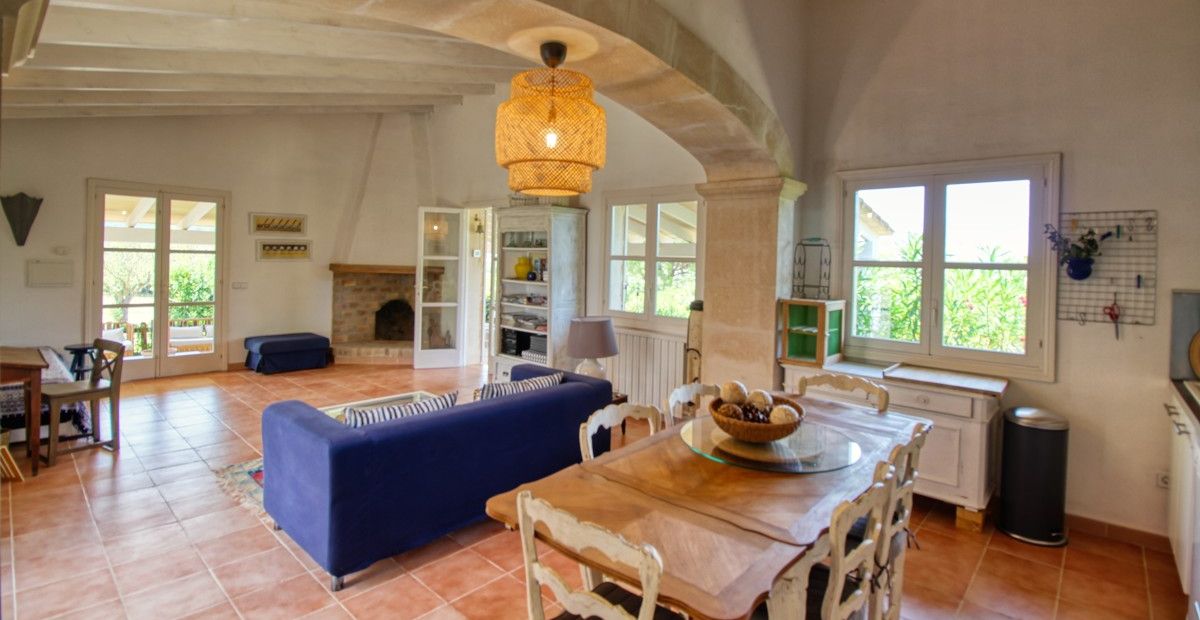Prächtige-Finca-mit-Pool-und-großem-Grundstück-in-San-Joan-Mallorca
