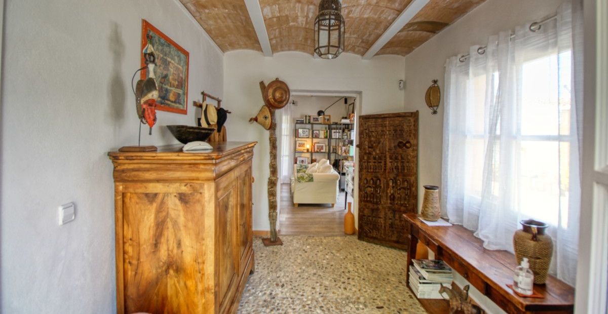 Prächtige-Finca-mit-Pool-und-großem-Grundstück-in-San-Joan-Mallorca