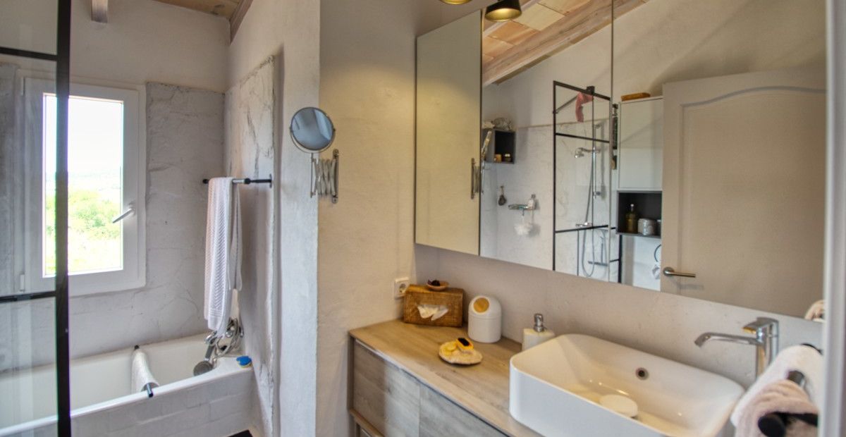 Prächtige-Finca-mit-Pool-und-großem-Grundstück-in-San-Joan-Mallorca