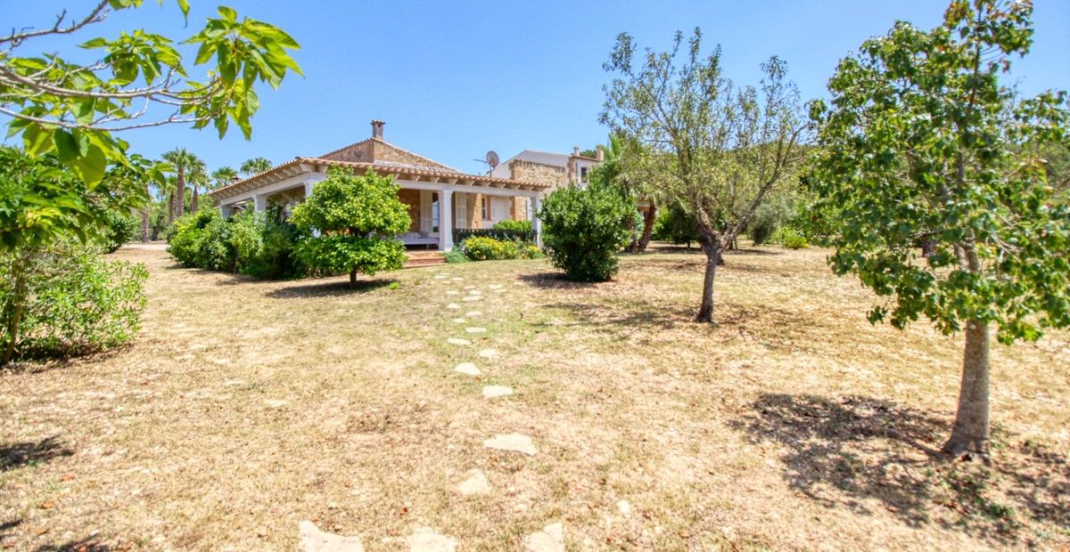 Prächtige-Finca-mit-Pool-und-großem-Grundstück-in-San-Joan-Mallorca