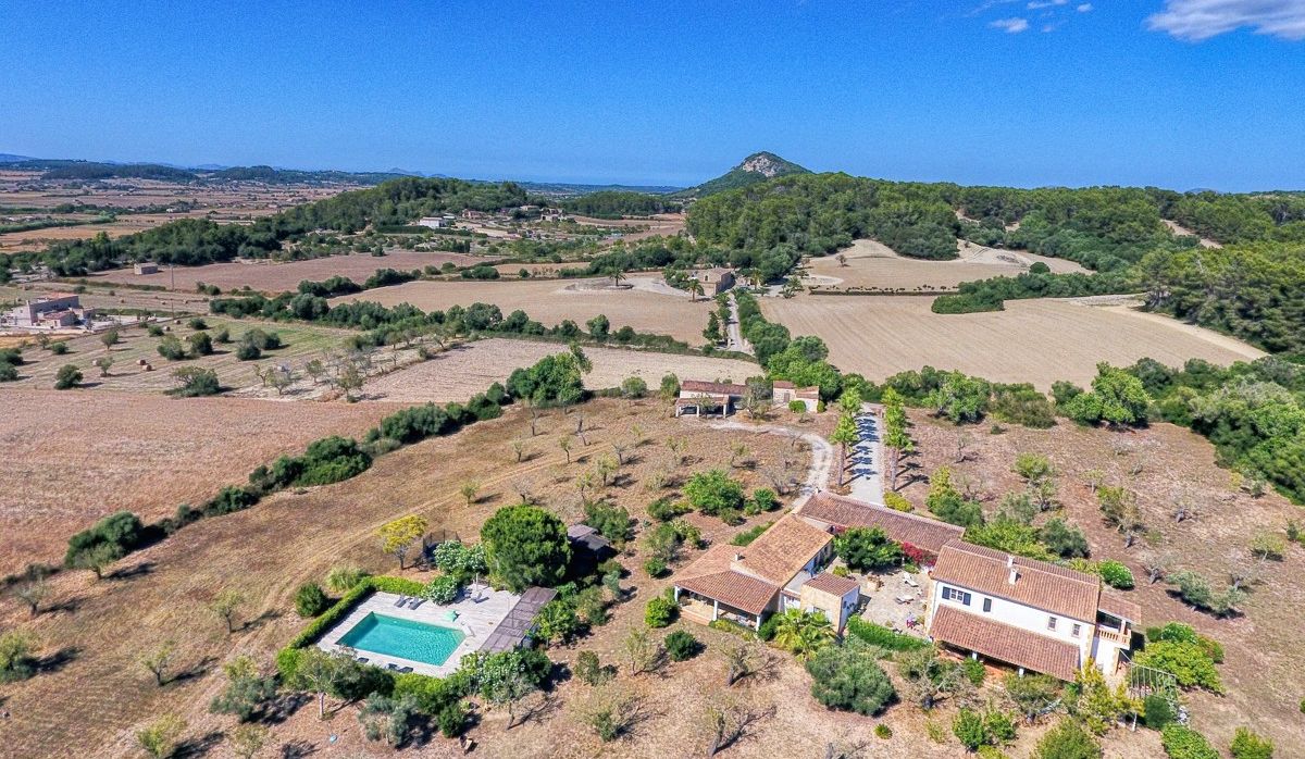 Prächtige-Finca-mit-Pool-und-großem-Grundstück-in-San-Joan-Mallorca