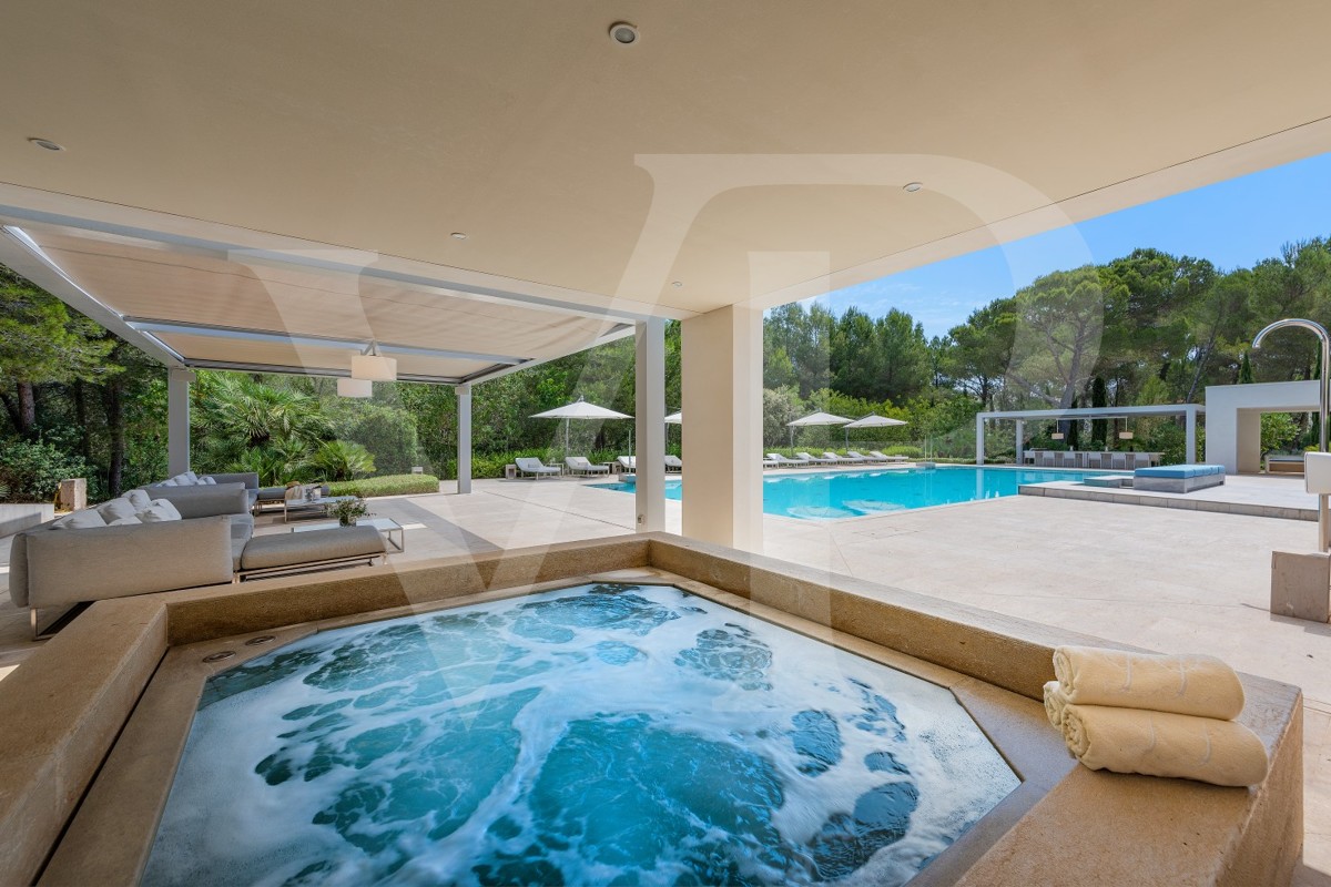 spektakuläre-Villa-in-toplage-qualität-und-design-mit-meerblick-Traumvilla-zu-verkaufen-in-pollensa