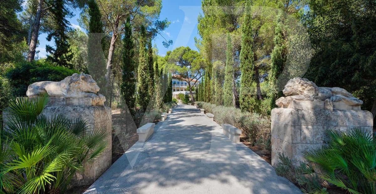 Propriété de luxe historique extraordinaire de 1920 au nord de l'île de Majorque sur la baie de Pollensa devant deux plages