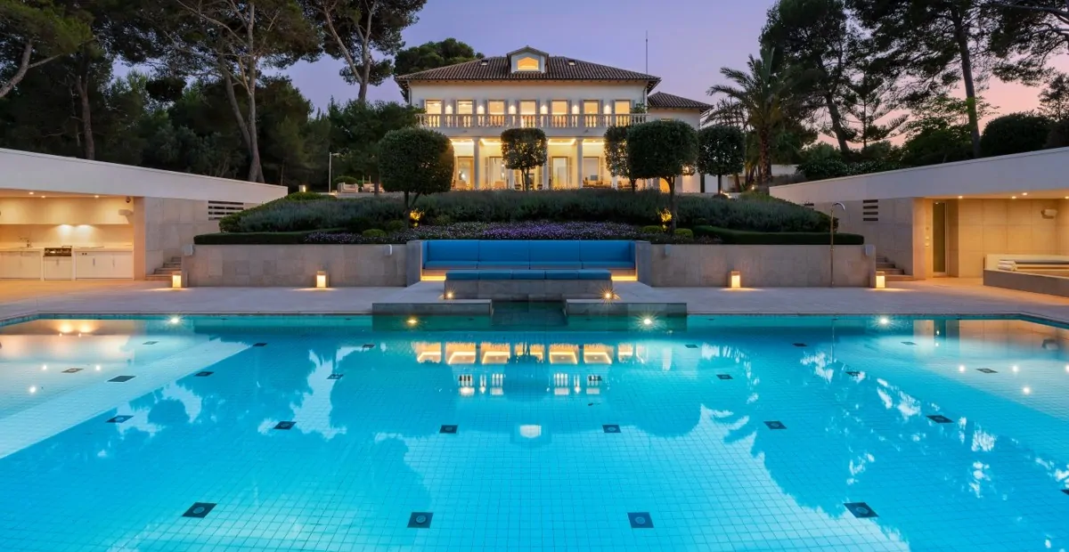 spektakuläre-Villa-in-toplage-qualität-und-design-mit-meerblick-Traumvilla-zu-ve