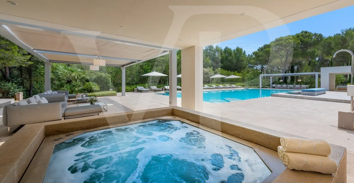 spektakuläre-Villa-in-toplage-qualität-und-design-mit-meerblick-Traumvilla-zu-verkaufen-in-pollensa