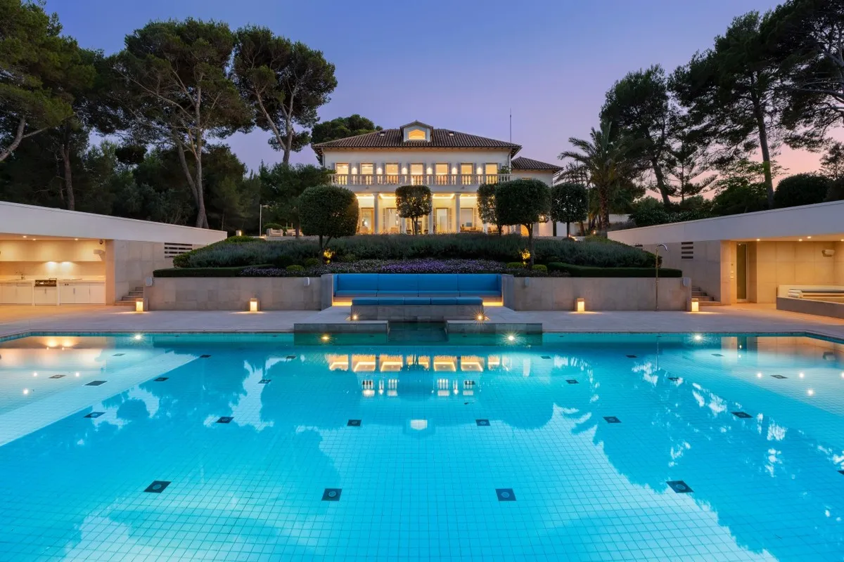 spektakuläre-Villa-in-toplage-qualität-und-design-mit-meerblick-Traumvilla-zu-verkaufen-in-pollensa