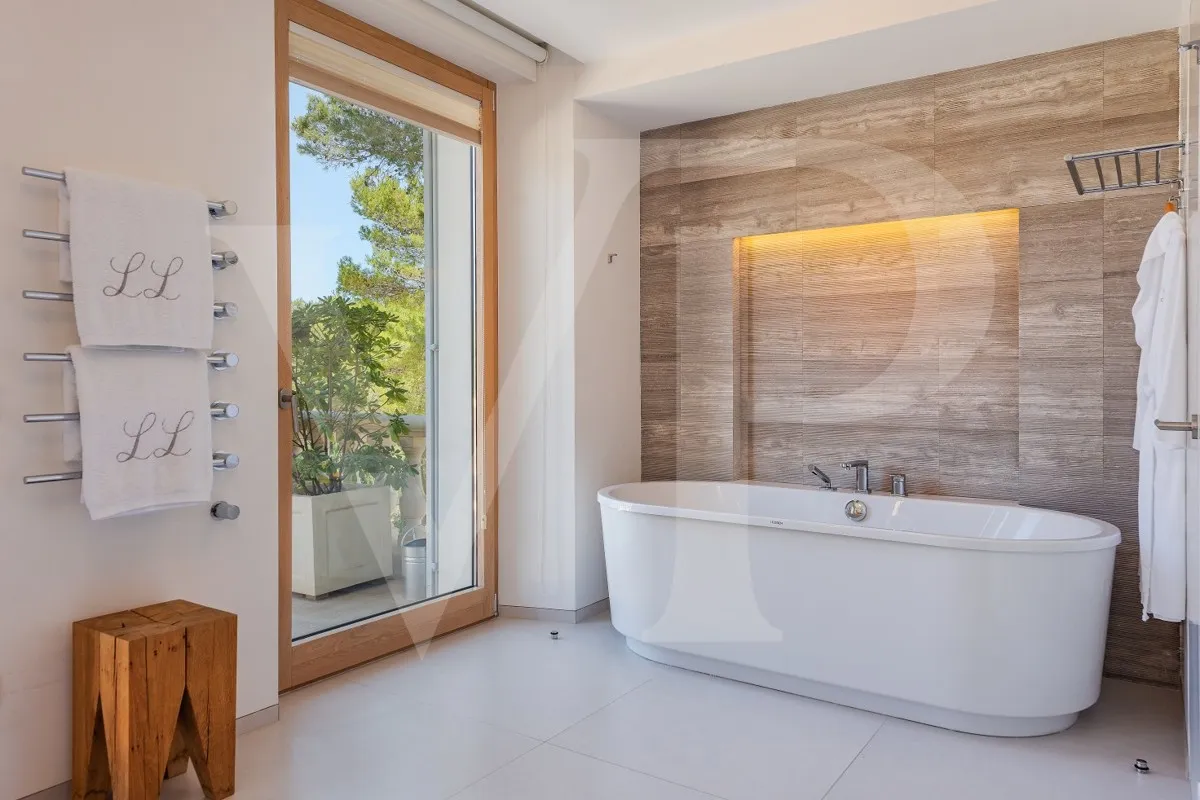 spectacular-villa-in-fantastic-location-quality-and-design-with-sea-views-dream-villa-for-sale-between-pollensa-alcudia