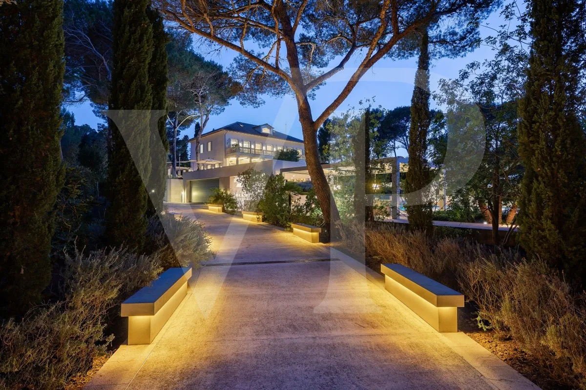 spectacular-villa-in-fantastic-location-quality-and-design-with-sea-views-dream-villa-for-sale-between-pollensa-alcudia