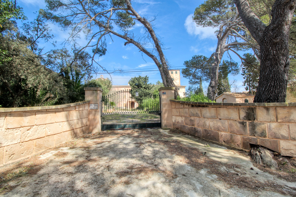 Historic-property-with-sea-view-and-mountains-of-Son-Serra-Mari