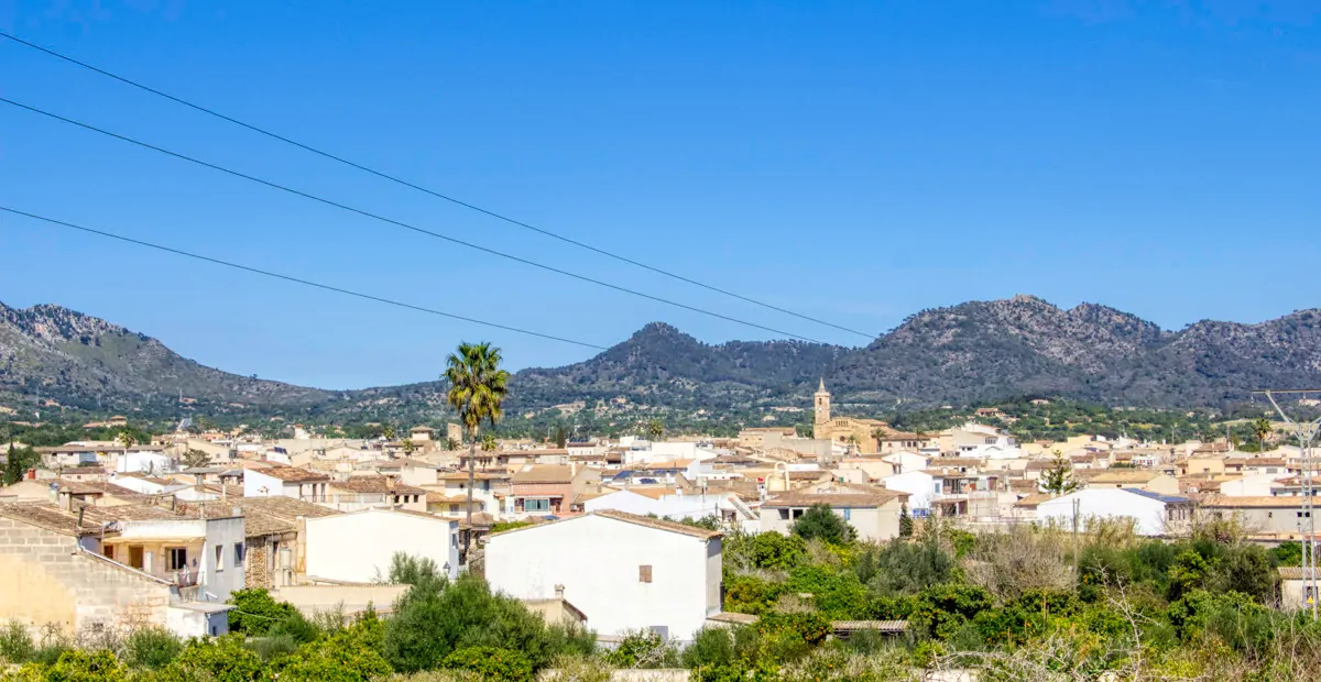 Zu-verkaufen-schöne-Immobilie-Villa-Pool-in-San-Lorenzo-des-Cardessar