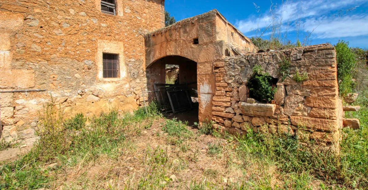 Zu-verkaufen-schönes-traditionelles-Haus-auf-dem-Lande-zu-renovieren-in-San-Lorenzo-de- Cardassar