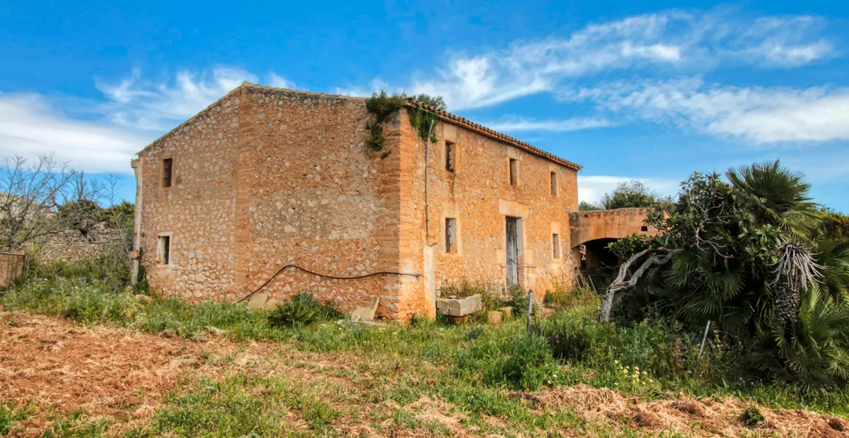 Zu-verkaufen-schönes-traditionelles-Haus-auf-dem-Lande-zu-renovieren-in-San-Lorenzo-de- Cardassar
