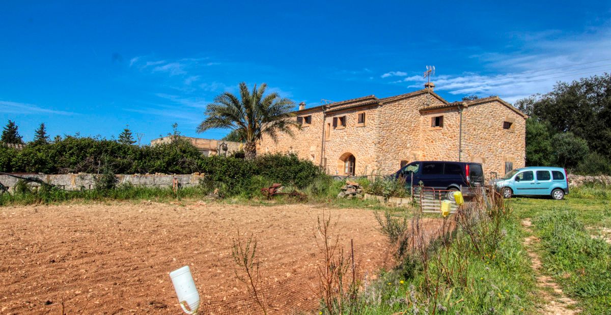 Zu-verkaufen-großes-Anwesen-von-mehr-als-36-Hektar-ehemaliger-Besitz-in-Sant LLorenç