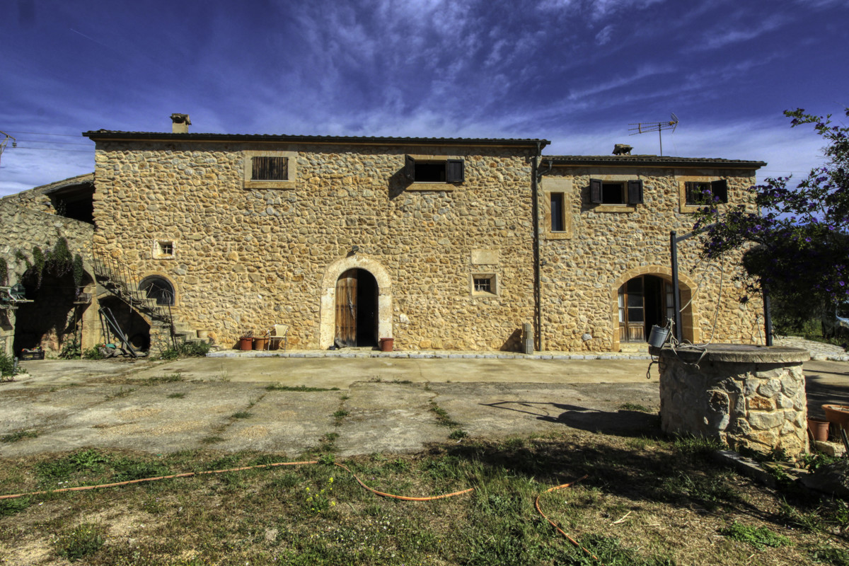 En-venta-gran-finca-de-más-de-36 hectáreas-antigua-“possessió”-en-Sant LLorenç