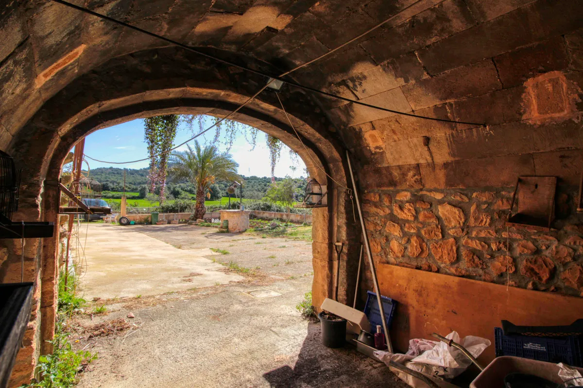 For-sale-large-estate-of-more-than-36-hectares-former-"possessió"-in-Sant-LLorenç.