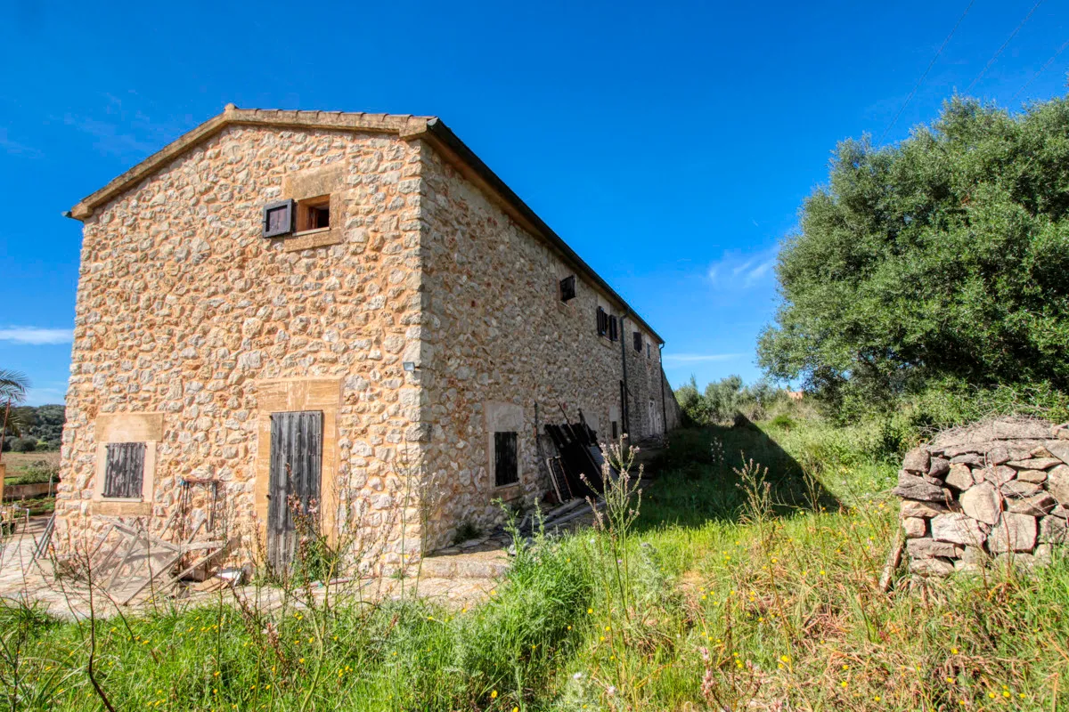 For-sale-large-estate-of-more-than-36-hectares-former-"possessió"-in-Sant-LLorenç.
