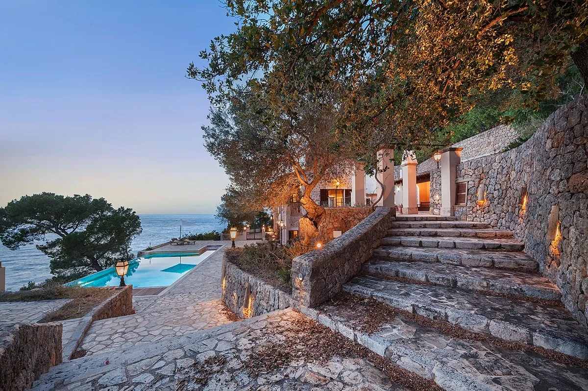 Villa-with-sea-views-in-Escorca