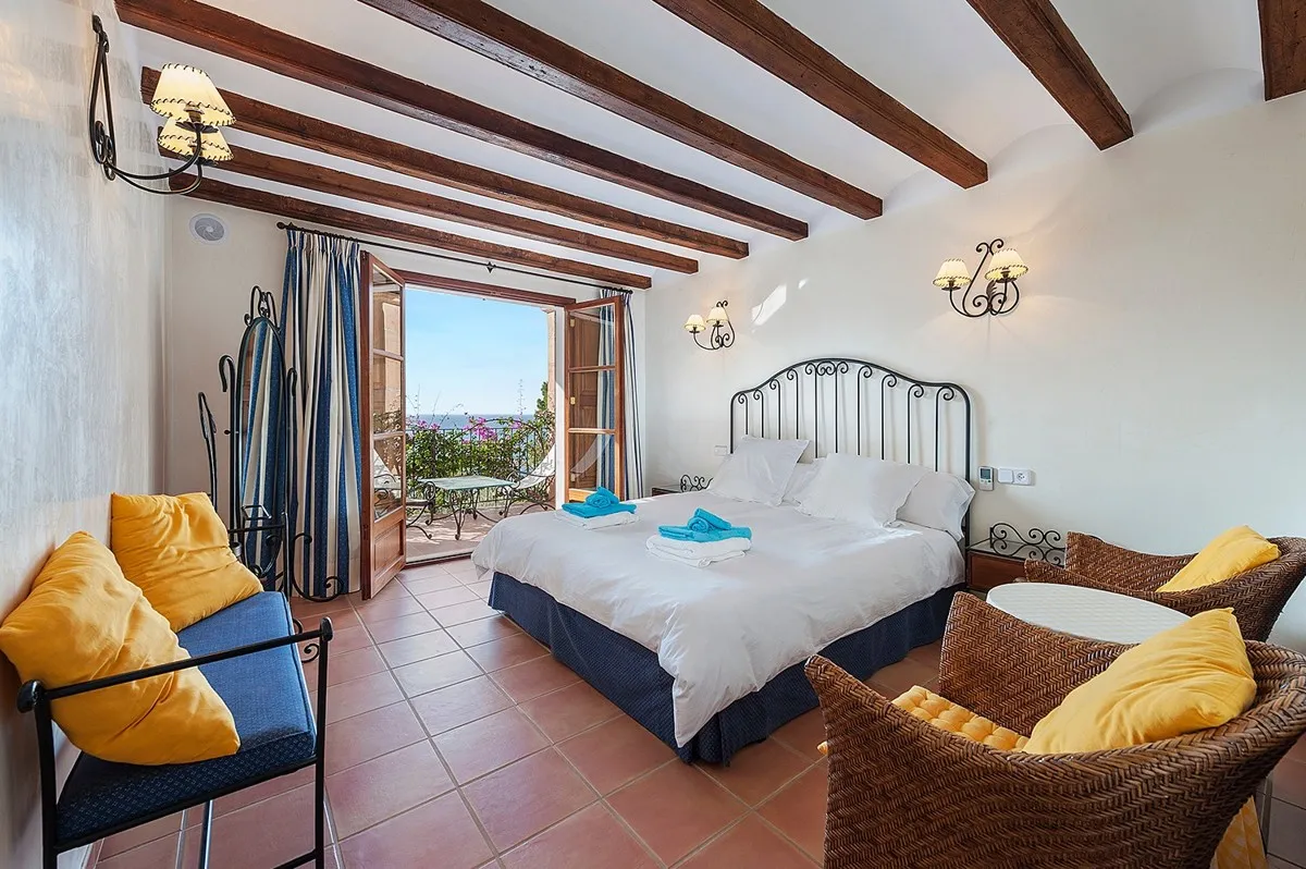 Villa-with-sea-views-in-Escorca