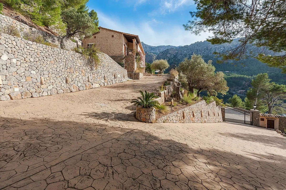 Villa-with-sea-views-in-Escorca