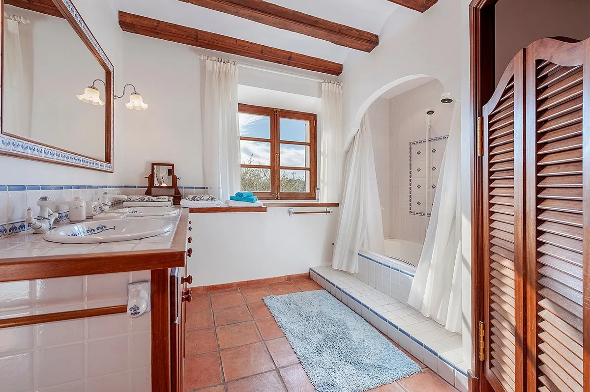 Villa-with-sea-views-in-Escorca