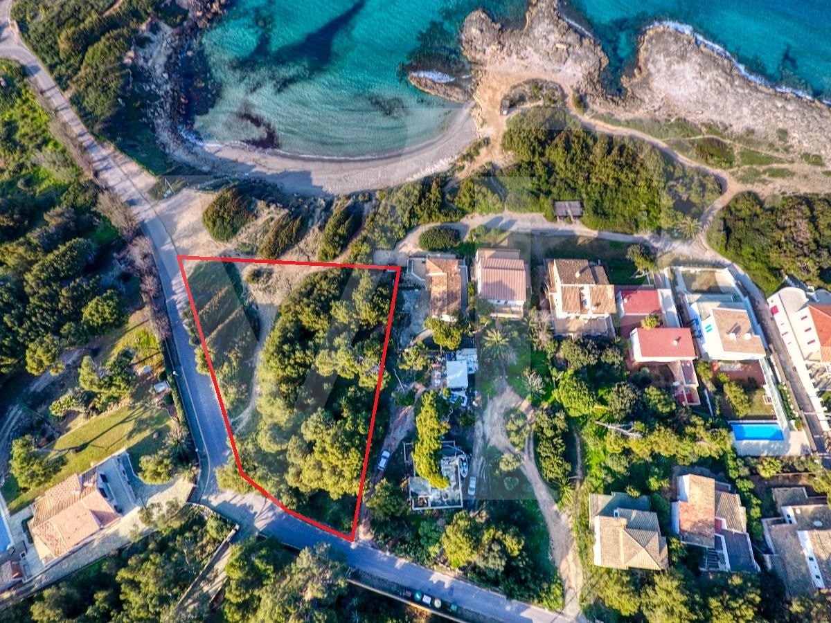 Grundstück-direkt-am-Meer-mit-herrlicher-Aussicht-in-Alcudia